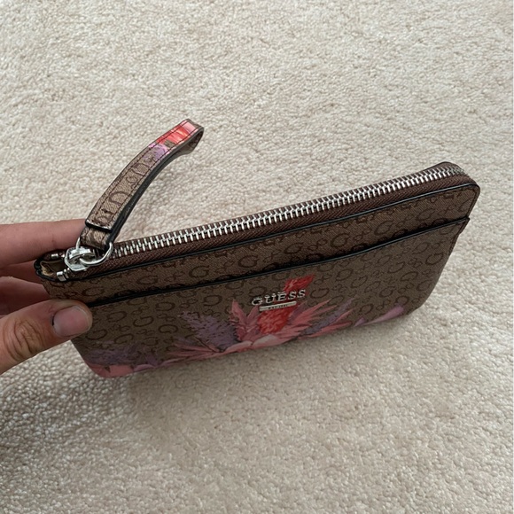 Guess Clutch Wristlet Wallet - Picture 4 of 7